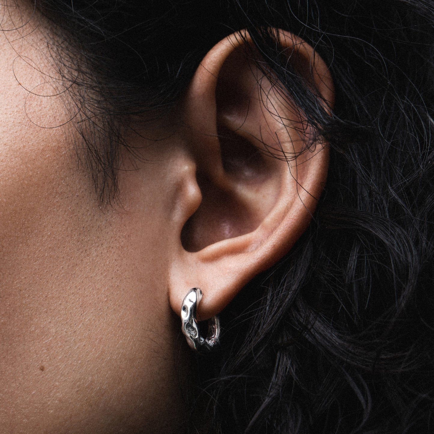 Crumpled earrings, Rhodium Plated Silver | Yoochi Jewelry