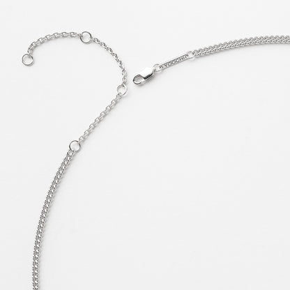 Curb chain, rhodium plated silver. Logo YOOCHI on the chain clasp