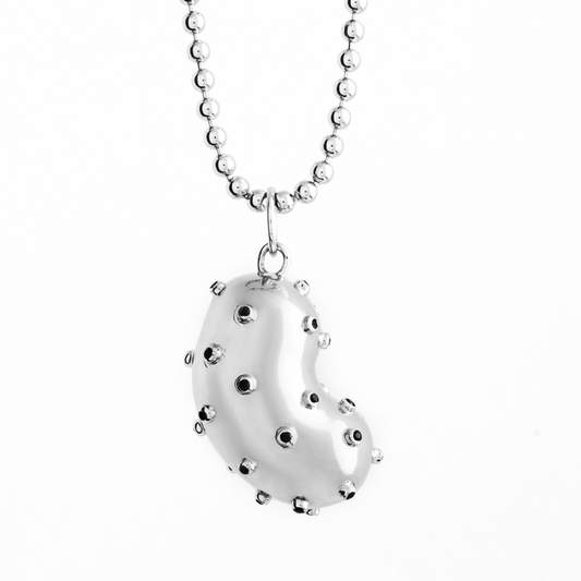 Bean pendant made of rhodium-plated silver and natural sapphires.